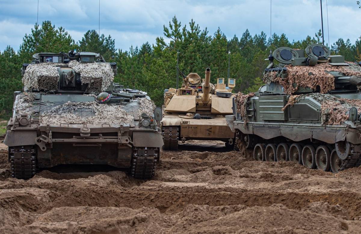 Pizarros del Ej�rcito de Tierra  desplegados en Letonia (Estado Mayor de la Defensa)