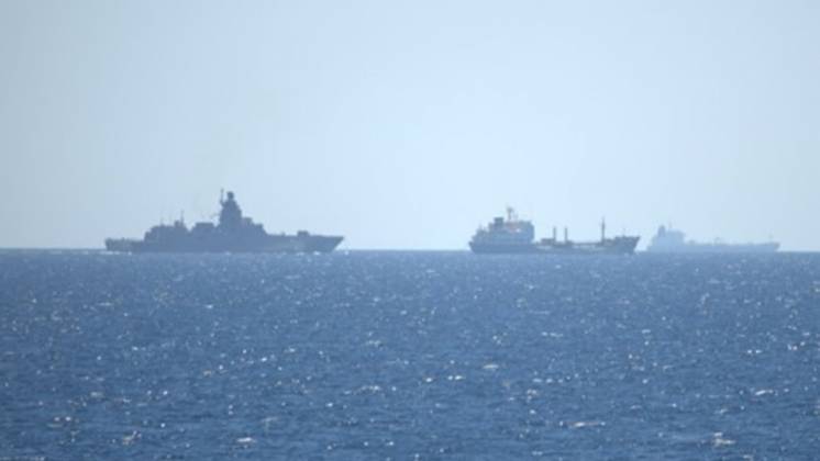 Fragata rusa Admiral Kasatonov escolta a los buques de la Shadow Fleet.