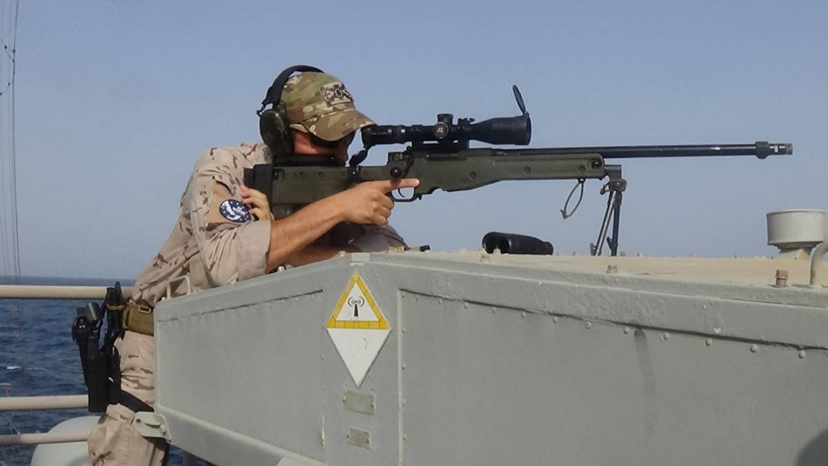 Tirador de precisión con Accuracy AW (Estado Mayor de la Defensa) Tirador de precisión con Accuracy AW (Estado Mayor de la Defensa)