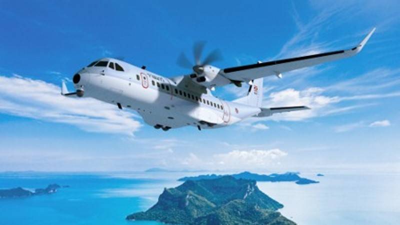 C295 con los colores de la Marina tailandesa. C295 con los colores de la Marina tailandesa.