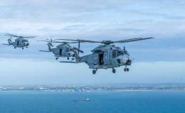 Los tres actuales NH90 de la Armada volando en formaci�n. (foto FLOAN)