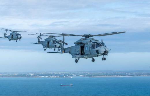Los tres actuales NH90 de la Armada volando en formaci�n. (foto FLOAN)