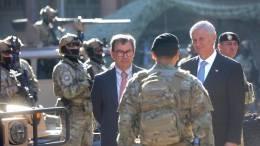 Presidente Jos� Antonio Kast junto al Ministro de Defensa Fernando Barros. 