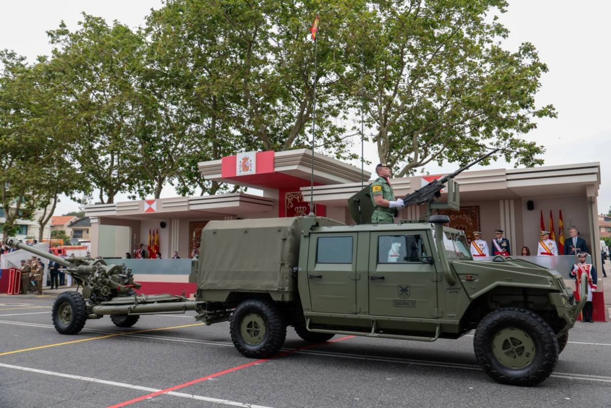 El VAMTAC ST5 dise�ado para el remolque del de la BRIPAC durante el desfile del pasado d�a 30 mayo. (foto Rub�n Somonte/MDE)