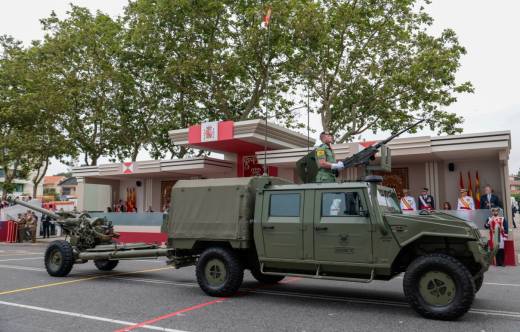 El VAMTAC ST5 dise�ado para el remolque del de la BRIPAC durante el desfile del pasado d�a 30 mayo. (foto Rub�n Somonte/MDE)