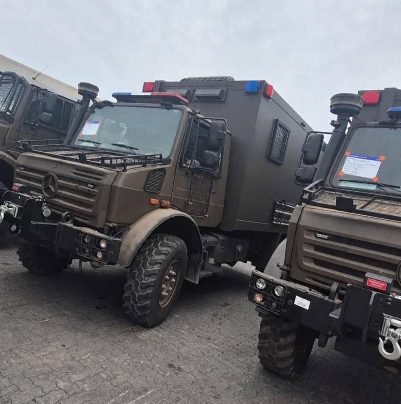 Vehículos Mercedes-Benz Unimog 4000 versión Ambulancia, entregados en San Antonio, Chile. Vehículos Mercedes-Benz Unimog 4000 versión Ambulancia, entregados en San Antonio, Chile.