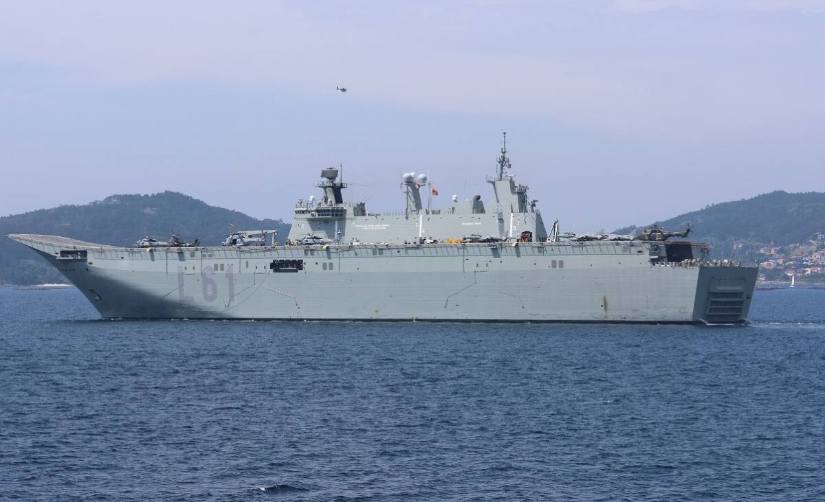 El LHD �Juan Carlos I� en la r�a de Vigo el pasado d�a 29 de mayo, durante la Parada Naval.