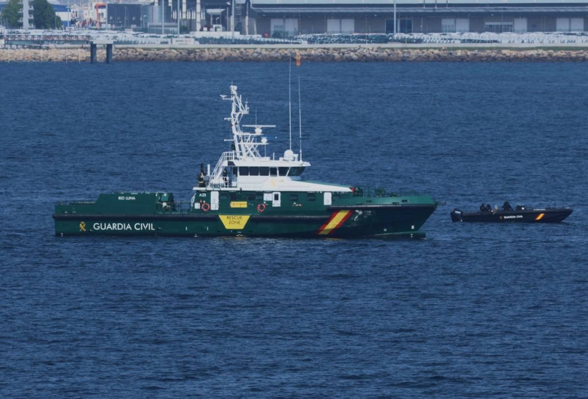 El patrullero del Servicio Mar�timo de la Guardia Civil �R�o Luna�.