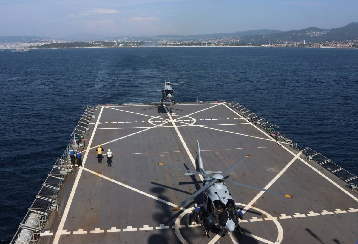 14. A bordo de los buques de la Armada están embarcadas diferentes aeronaves de la Flotilla de Aeronaves, como estos H135. 14. A bordo de los buques de la Armada están embarcadas diferentes aeronaves de la Flotilla de Aeronaves, como estos H135.