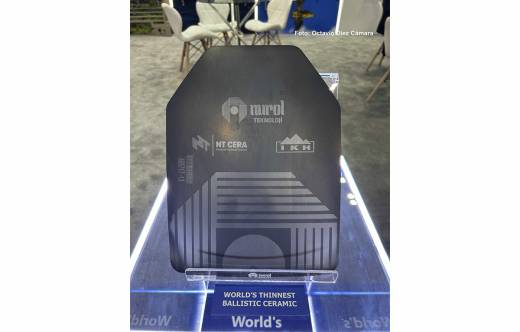 La compa��a NT CERA Advanced Technical Ceramics, una Divisi�n de la turca Nurol Tecnology, presenta la placa tor�cica m�s fina del mercado. (Octavio D�ez C�mara)