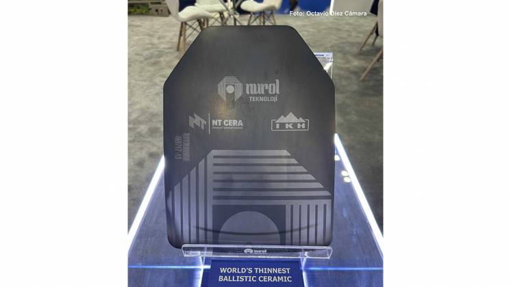La compa��a NT CERA Advanced Technical Ceramics, una Divisi�n de la turca Nurol Tecnology, presenta la placa tor�cica m�s fina del mercado. (Octavio D�ez C�mara)