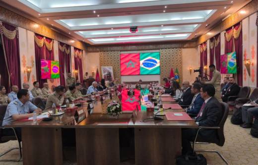 Encuentro de delegaciones del Ministerio de Defensa brasile�o y una selecci�n de sus empresas de defensa con oficiales del ej�rcito marroqu� en el Club de Oficiales.