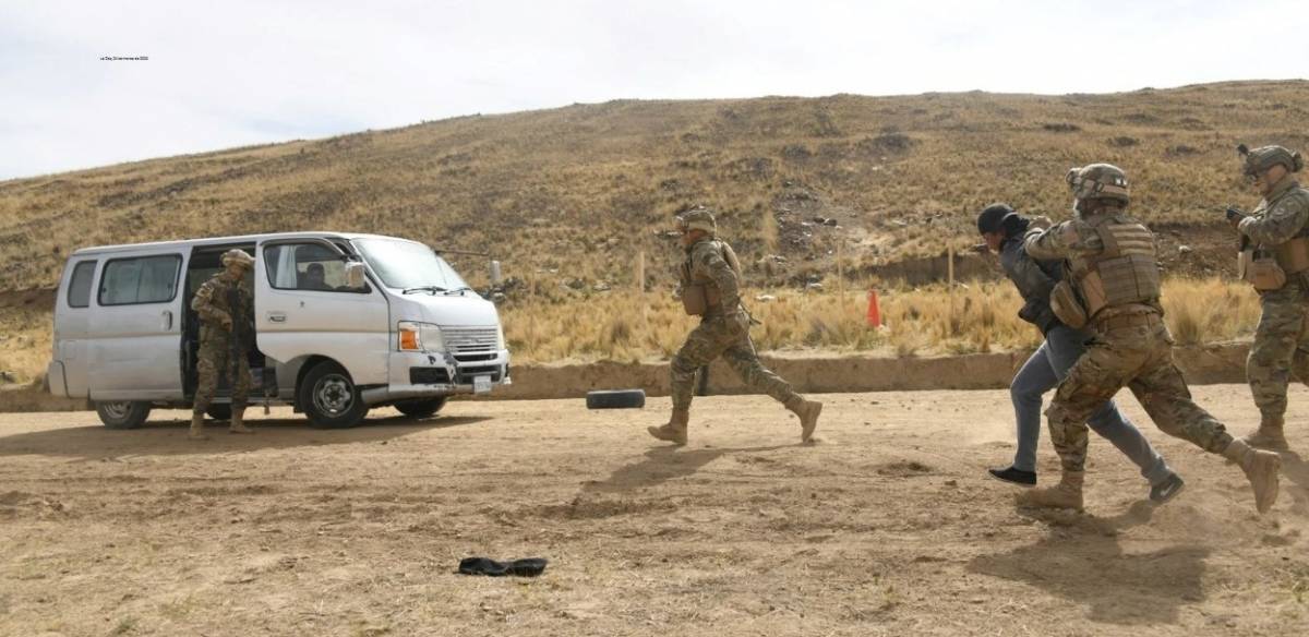 El contingente del CEO-LCC reforzó los patrullajes de interdicción en la frontera occidental de Bolivia tras el deceso del sargento de la Armada. (Foto MINDEF) El contingente del CEO-LCC reforzó los patrullajes de interdicción en la frontera occidental de Bolivia tras el deceso del sargento de la Armada. (Foto MINDEF)