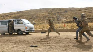 El contingente del CEO-LCC reforz� los patrullajes de interdicci�n en la frontera occidental de Bolivia tras el deceso del sargento de la Armada. (Foto MINDEF)