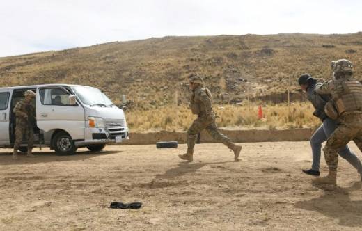 El contingente del CEO-LCC reforz� los patrullajes de interdicci�n en la frontera occidental de Bolivia tras el deceso del sargento de la Armada. (Foto MINDEF)