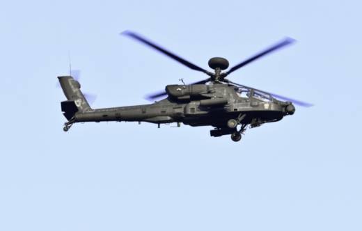 US Army AH-64E - Foto Sargento de primera clase Andrew McClure Departamento de Defensa de EE. UU.