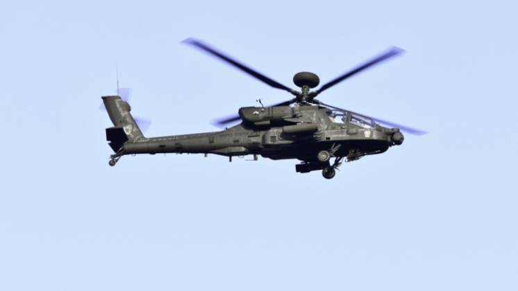 US Army AH-64E - Foto Sargento de primera clase Andrew McClure Departamento de Defensa de EE. UU.