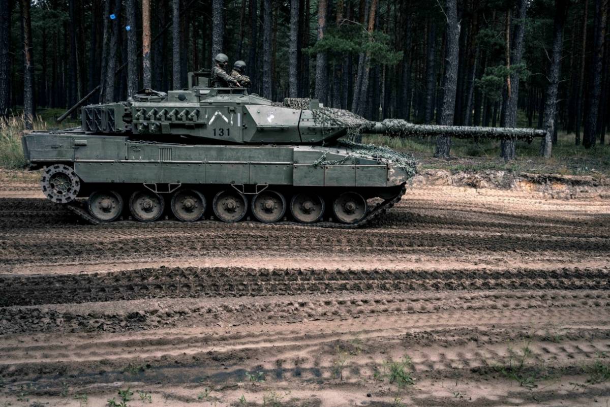 Uno de los carros de combate españoles Leopardo 2E desplegados en Letonia. (foto NATO Multinational Brigade Latvia) Uno de los carros de combate españoles Leopardo 2E desplegados en Letonia. (foto NATO Multinational Brigade Latvia)