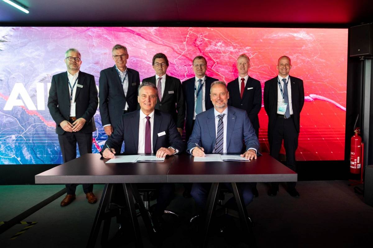 Michael Schoellhorn CEO de Airbus Defence and Space y Helmut Rauch CEO de Diehl Defence firman el memorando de entendimiento en el ILA Berlin Air Show 2026. Michael Schoellhorn CEO de Airbus Defence and Space y Helmut Rauch CEO de Diehl Defence firman el memorando de entendimiento en el ILA Berlin Air Show 2026.