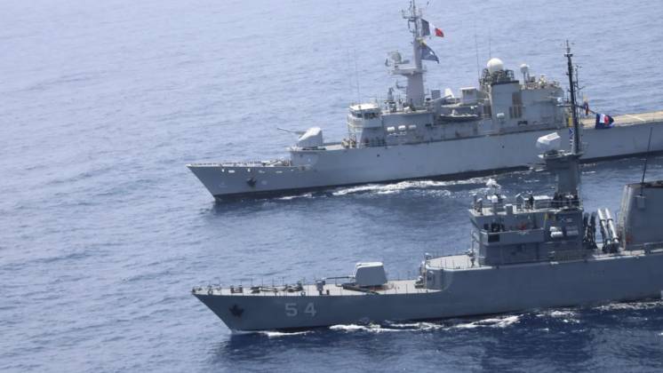 Buques de las Armadas colombiana y francesa en la operaci�n �Tuc�n Royal�