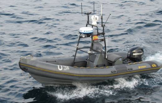 USV Kaluga de UTEK durante un ejercicio junto al BAM Tornado de la Armada (autor)