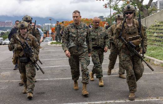 El Comandante del SOUTHCOM, Gen. Francis L. Donovan, durante su visita a Caracas en mayo pasado. (Cr�ditos: SOUTHCOM)
