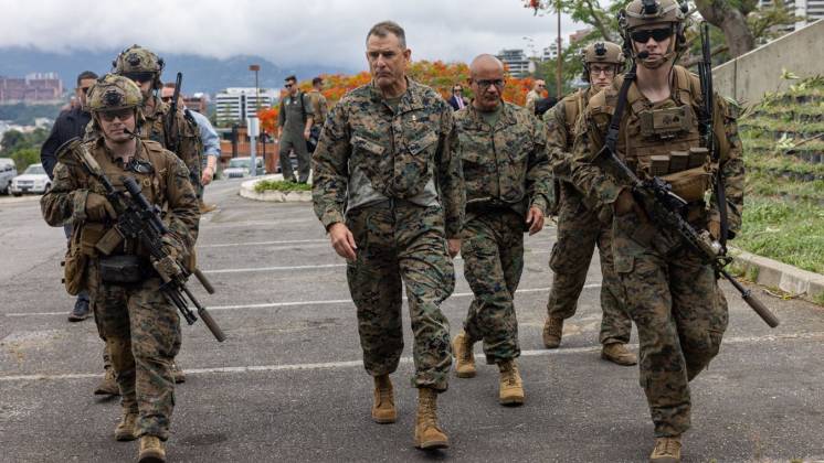 El Comandante del SOUTHCOM, Gen. Francis L. Donovan, durante su visita a Caracas en mayo pasado. (Cr�ditos: SOUTHCOM)