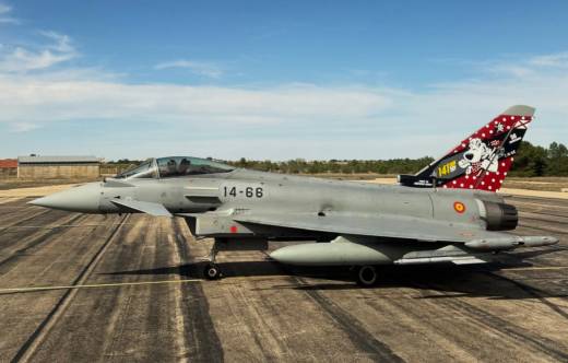 El Eurofighter especialmente decorado para recordar el 50 aniversario del Ala 14. (foto Ala 14)