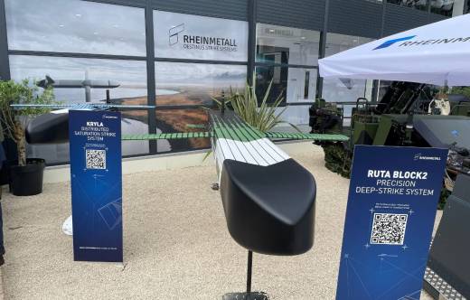 Ruta Block 2 y Kryla en el estand de la compa��a (Rheinmetall)