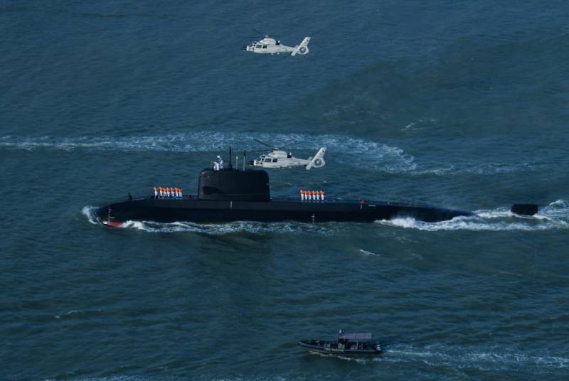 El submarino “Hangor” llegando a Karachi, escoltado por dos helicópteros navales Harbin Z-9. (foto Pakistan Navy) El submarino “Hangor” llegando a Karachi, escoltado por dos helicópteros navales Harbin Z-9. (foto Pakistan Navy)