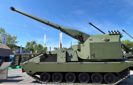 La artiller�a autopropulsada RCH 155 LORAS combina largo alcance y potencial de uso con control a distancia. (Octavio D�ez C�mara