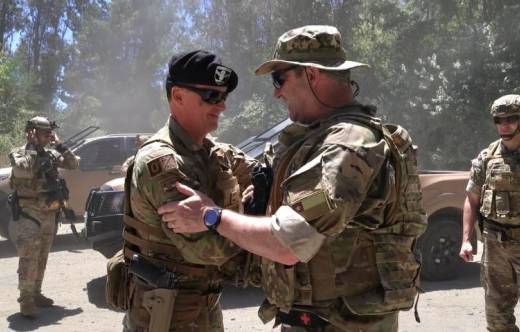 Jefe de Defensa Nacional de la Araucan�a, General de Brigada Jose Manuel Soto Escalada con el Jefe de Defensa Nacional del Biob�o, Contralmirante Edgardo Acevedo P�rez.