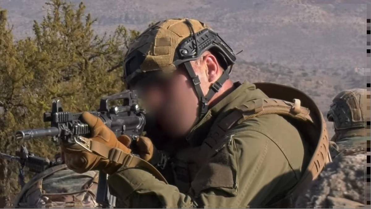 Integrante del Grupo de Operaciones Policiales Especiales (GOPE) de Carabineros de Chile. Integrante del Grupo de Operaciones Policiales Especiales (GOPE) de Carabineros de Chile.