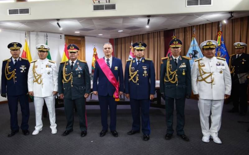 Principales autoridades del nuevo  Alto Mando Militar de Bolivia.