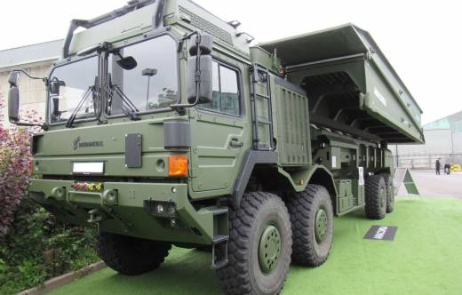 Puente de vanguardia Anaconda sobre cami�n 8x8 Rheinmetall en Eurosatory 2024 (autor)
