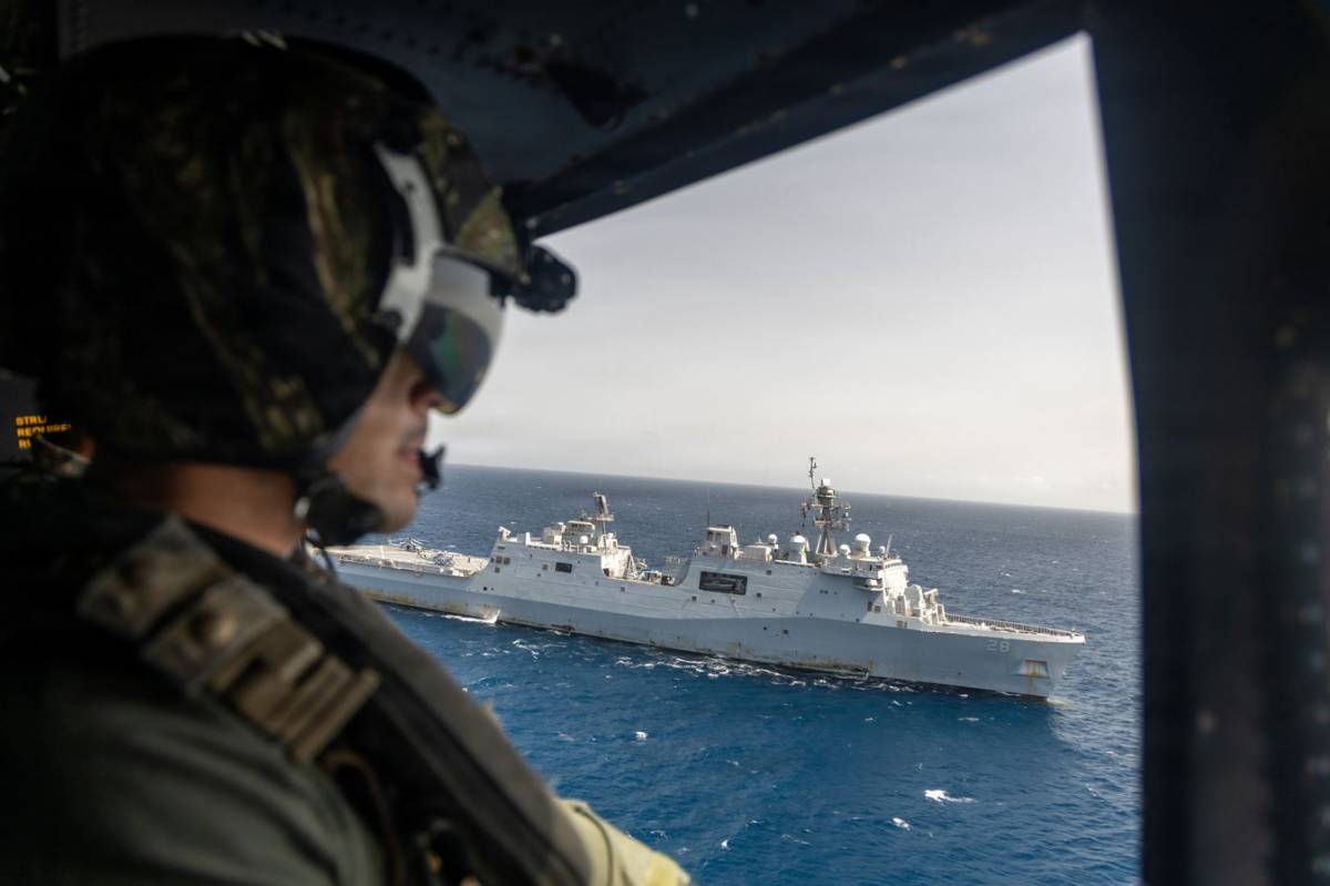 El buque de transporte anfibio USS Fort Lauderdale (LPD-28) navegando frente a las costas venezolanas. (Cr�ditos: SOUTHCOM)