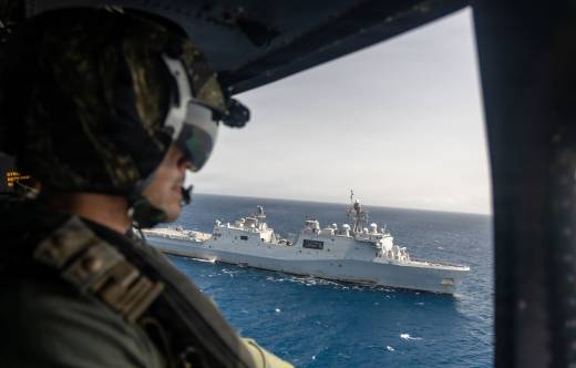 El buque de transporte anfibio USS Fort Lauderdale (LPD-28) navegando frente a las costas venezolanas. (Cr�ditos: SOUTHCOM)