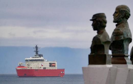 Rompehielos AGB-46 �Almirante Viel� en  Puerto Montt 