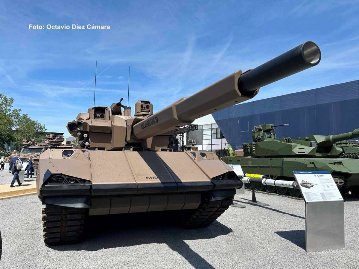 El carro de combate CAPINT es ya una realidad como prototipo funcional y si se decide obtenerlo harían falta sólo unos pocos años para iniciarse las entregas. (Octavio Díez Cámara) El carro de combate CAPINT es ya una realidad como prototipo funcional y si se decide obtenerlo harían falta sólo unos pocos años para iniciarse las entregas. (Octavio Díez Cámara)