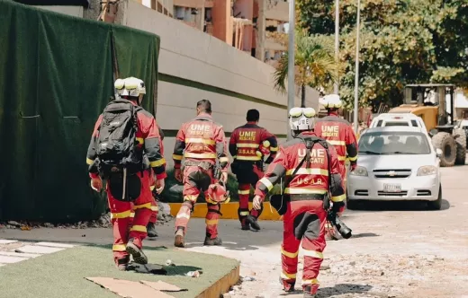 Elementos de la Unidad Militar de Emergencias (UME) desplegados en La Guaira. (Cr�ditos: Ministerio de Comunicaci�n de Venezuela)