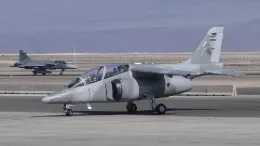 IA-63 Pampa III y de fondo un Caza F-39E Gripen en Salitre 2026 (Foto: Alejandro Santander, enviado especial de defensa.com)