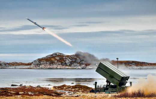 Lanzamiento de misiles de defensa a�rea NASAMS