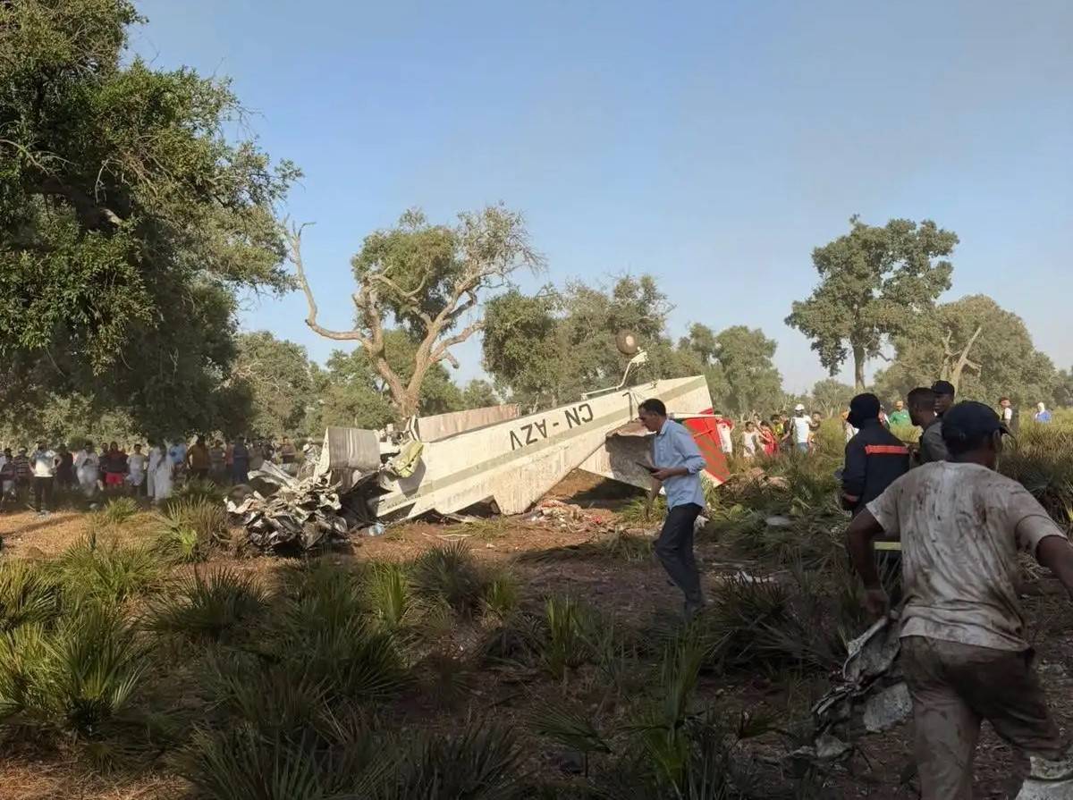 Restos del avión Ayres T660 de la Gendarmería Real (CN-AZV) en el bosque de Maâmora, cerca de Temara Restos del avión Ayres T660 de la Gendarmería Real (CN-AZV) en el bosque de Maâmora, cerca de Temara