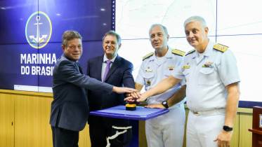 Inauguraci�n del primer UVC de la Marina Brasile�a