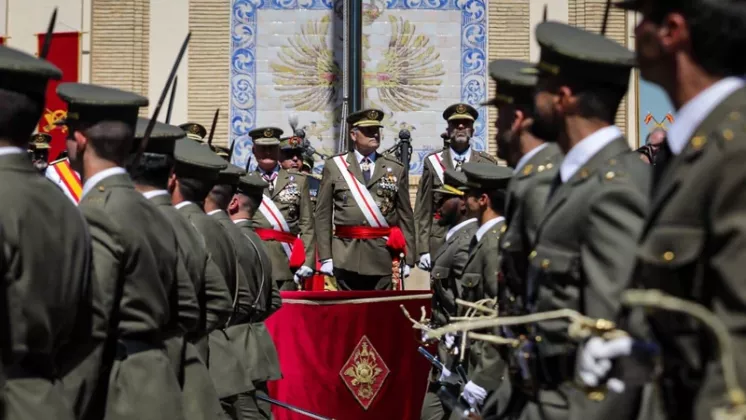 El Jefe de Estado Mayor del Ej�rcito de Tierra preside la entrega de los Reales Despachos en la Academia General Milita.