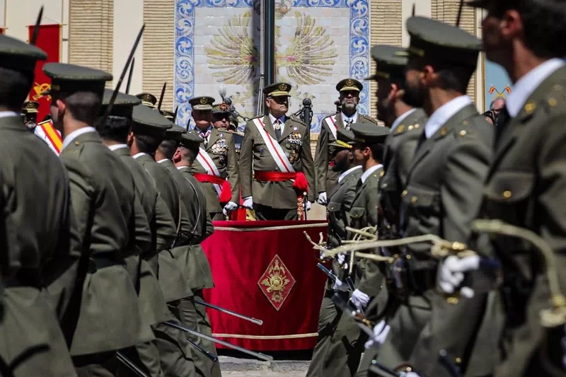 El Jefe de Estado Mayor del Ejército de Tierra preside la entrega de los Reales Despachos en la Academia General Milita. El Jefe de Estado Mayor del Ejército de Tierra preside la entrega de los Reales Despachos en la Academia General Milita.