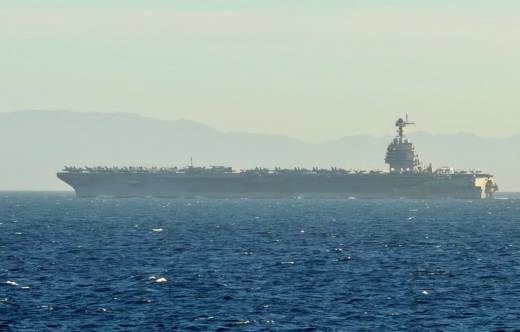 El portaaviones USS �George H.W. Bush� cruzando el Estrecho de Gibraltar. (foto: EMAD)
