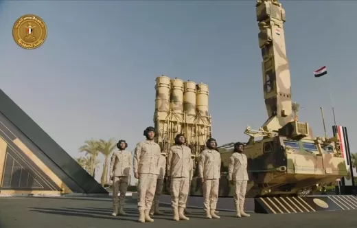 El veh�culo 9A83ME es un lanzador de misiles del S-300VM que transporta 4 misiles y un radar de guiado de misiles.