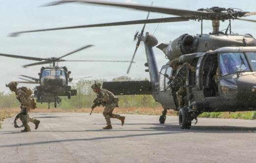 Helic�ptero Black Hawk UH-60 del US Army (Foto: Sargento Adam Meyer, DVIDS)
