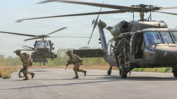 Helicóptero Black Hawk UH-60 del US Army (Foto: Sargento Adam Meyer, DVIDS) Helicóptero Black Hawk UH-60 del US Army (Foto: Sargento Adam Meyer, DVIDS)